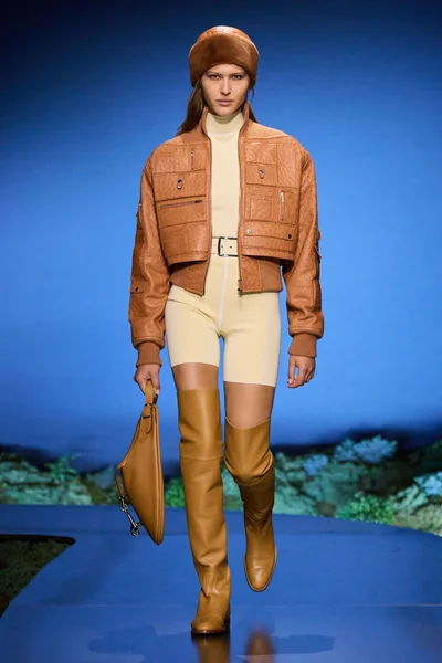 Look 15